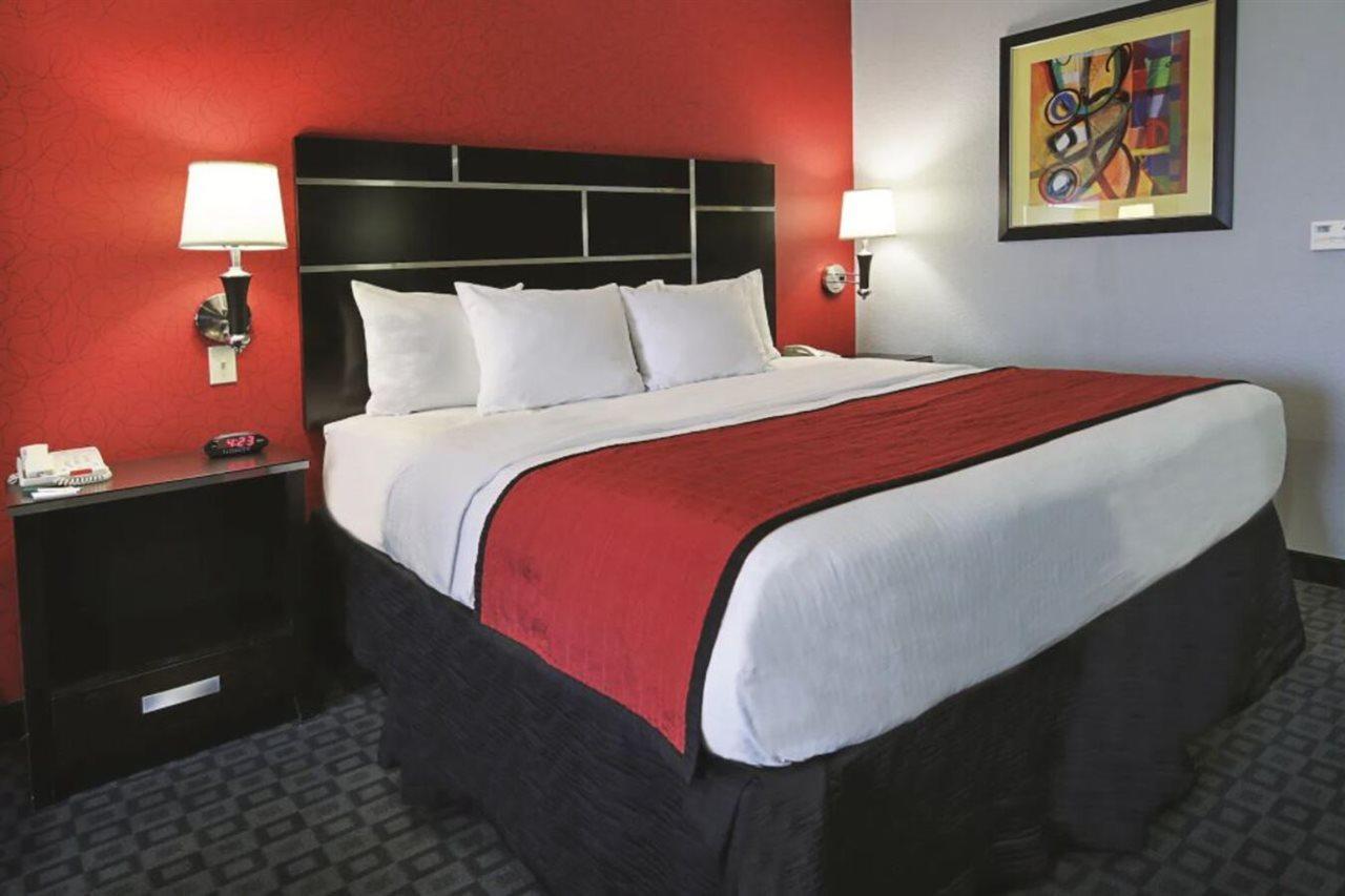 La Quinta Inn & Suites By Wyndham South Dallas - Hutchins Ngoại thất bức ảnh